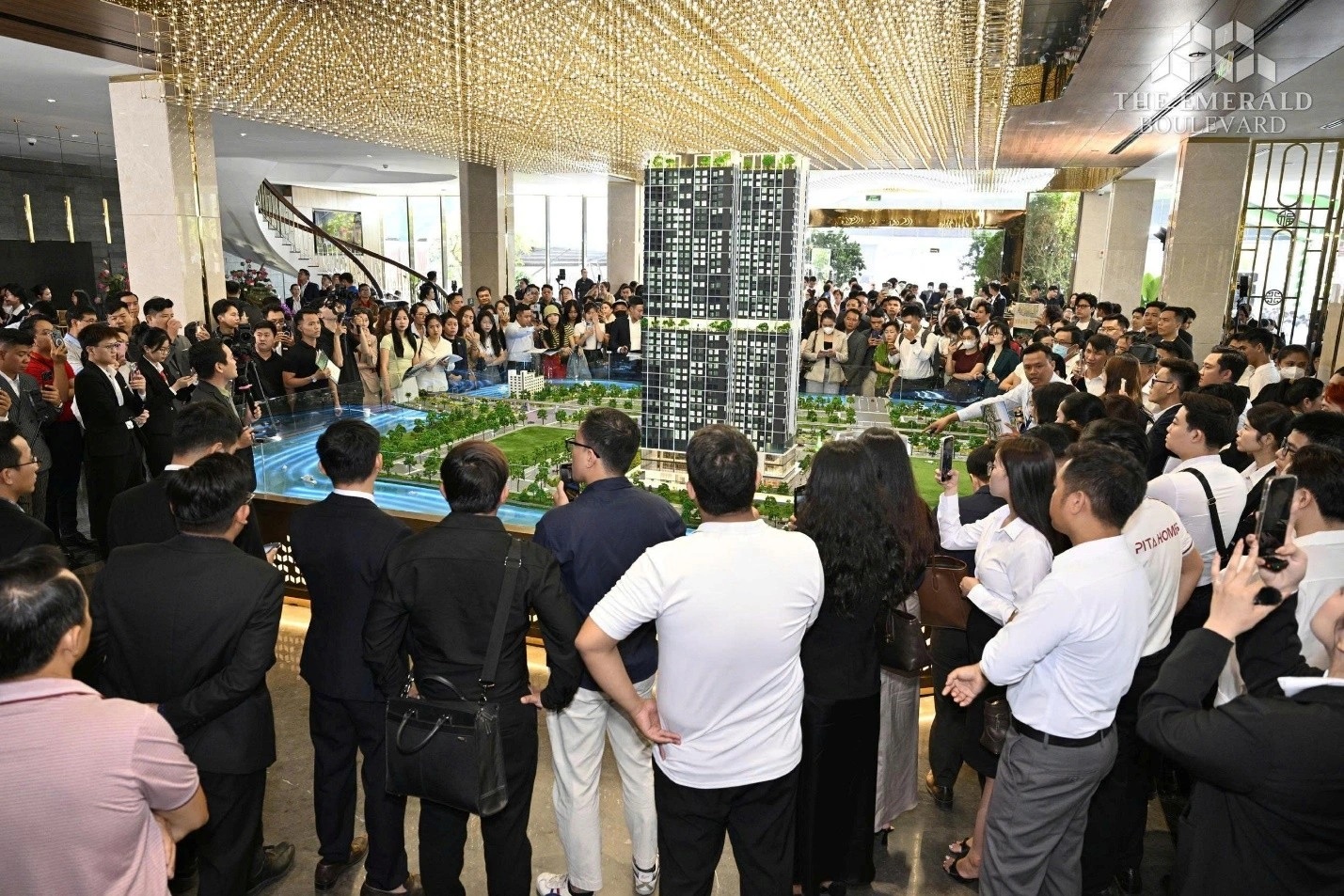 The Emerald Boulevard "Khi xa xỉ đo bằng độ dày của trải nghiệm"